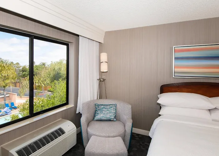 Courtyard By Marriott Oakland Airport